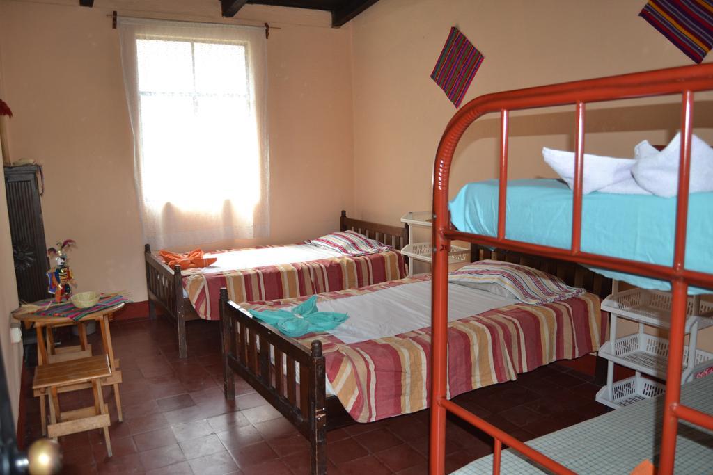 Hostal Morenos Antigua Exterior photo