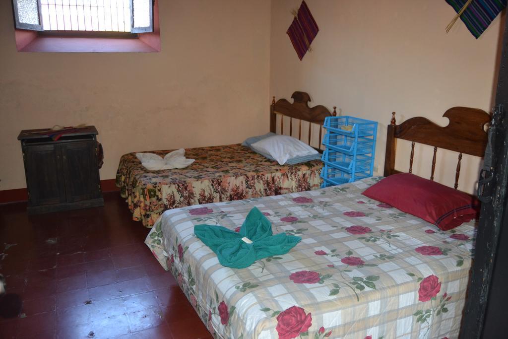 Hostal Morenos Antigua Exterior photo