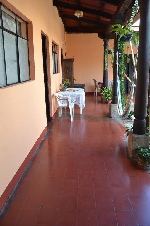 Hostal Morenos Antigua Exterior photo
